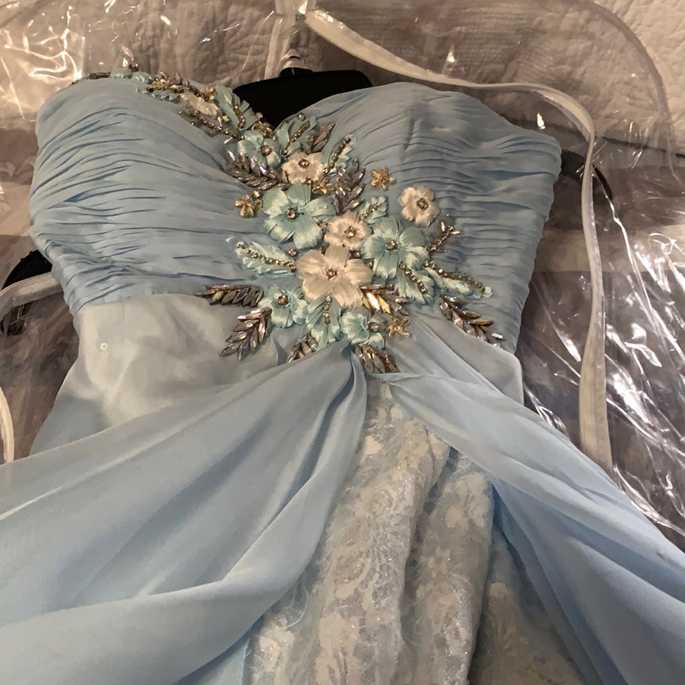 Prom dress  new Has gorgeous underlying skirt